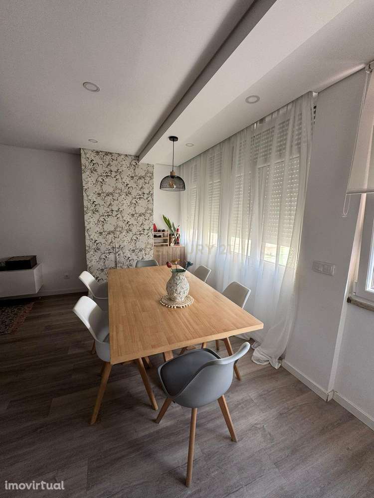 Apartamento T3 Renovado com Cozinha Open Space – Av. Bento Jesus Caraç - Grande imagem: 4/22