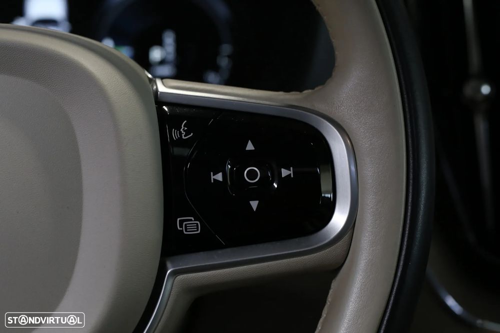 Volvo XC 60 2.0 T6 PHEV Inscription Expression AWD - 22