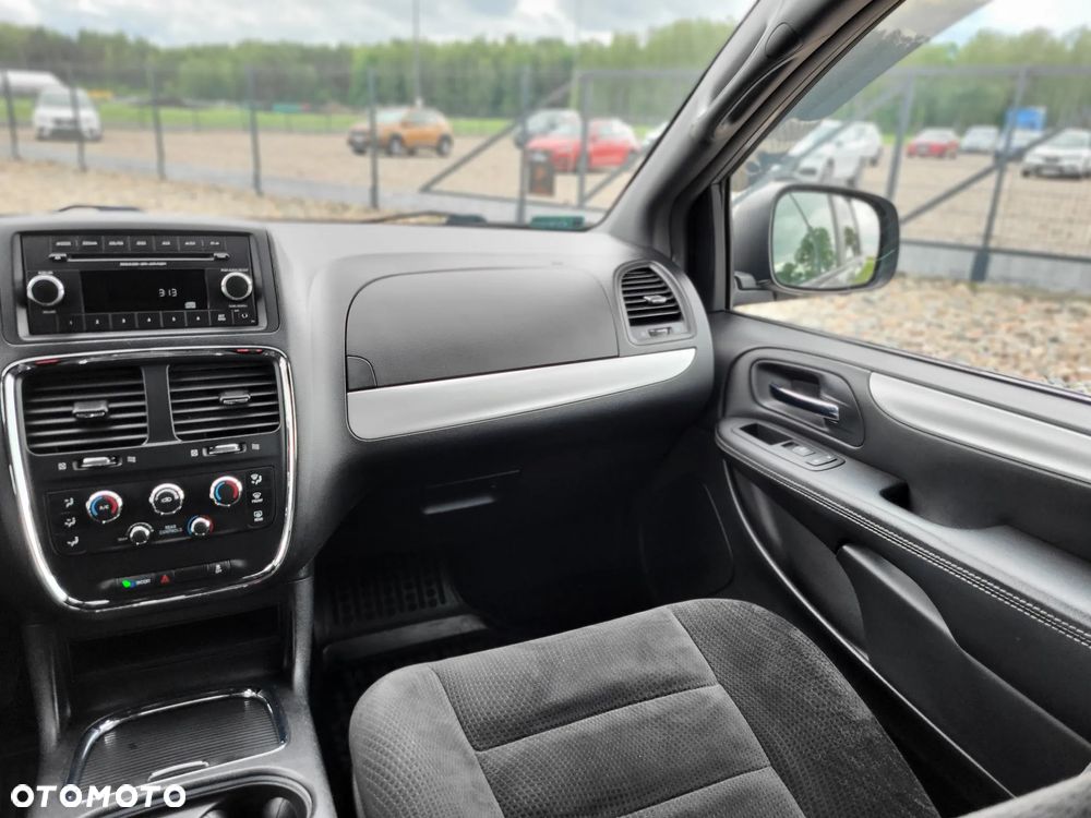 Dodge Grand Caravan - 11