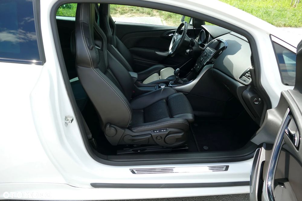 Opel Astra IV GTC OPC - 15