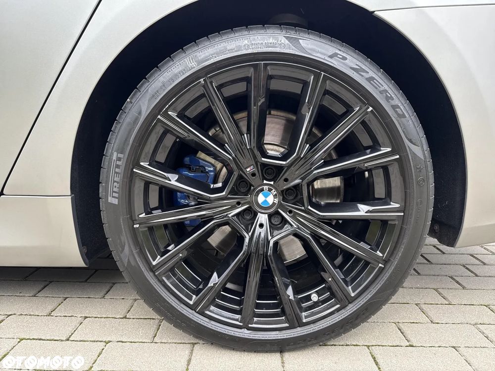 BMW Seria 7 750i xDrive sport - 9