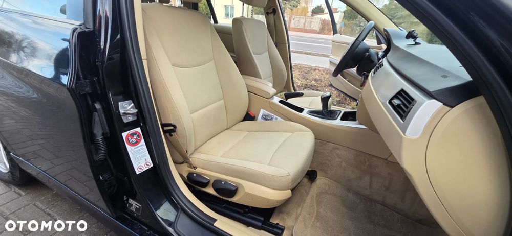 BMW Seria 3 318d DPF Edition Exclusive - 35