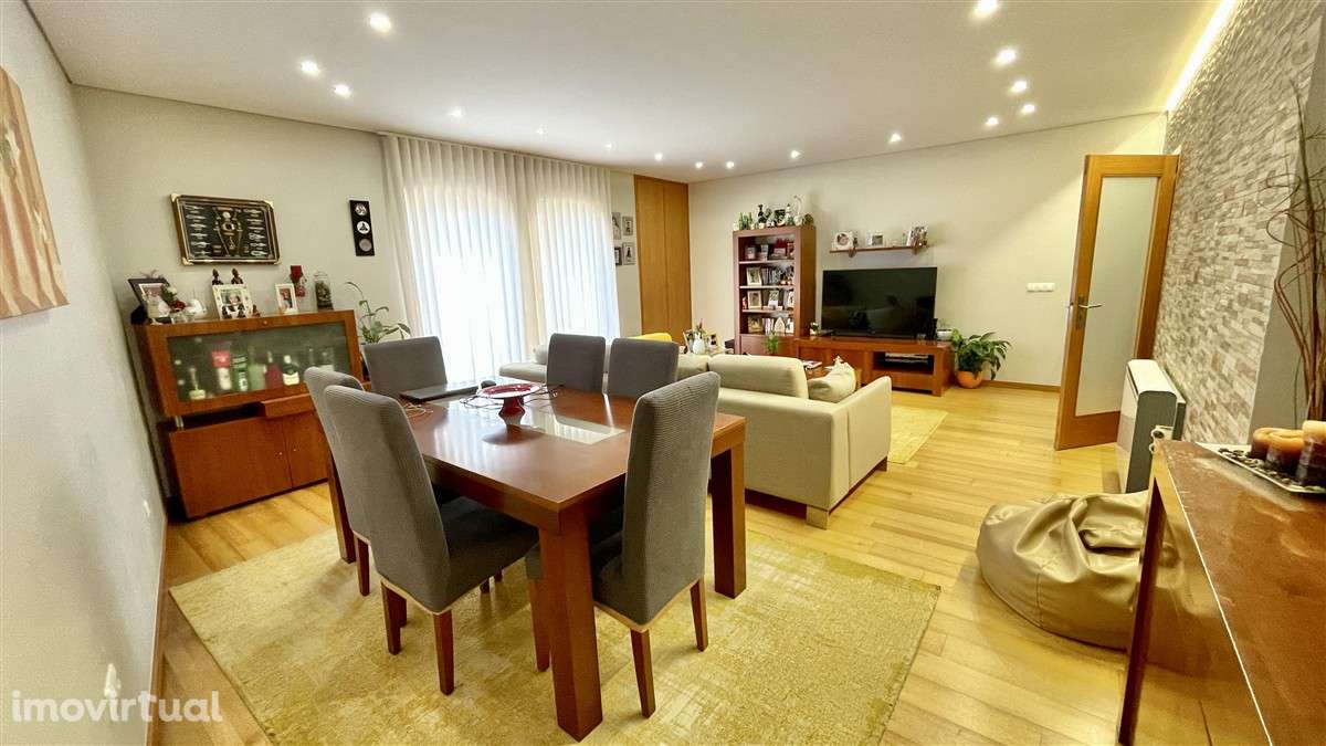 Andar de Moradia T2-Aver-o-Mar-Terraço-garagem fechada - Grande imagem: 2/35