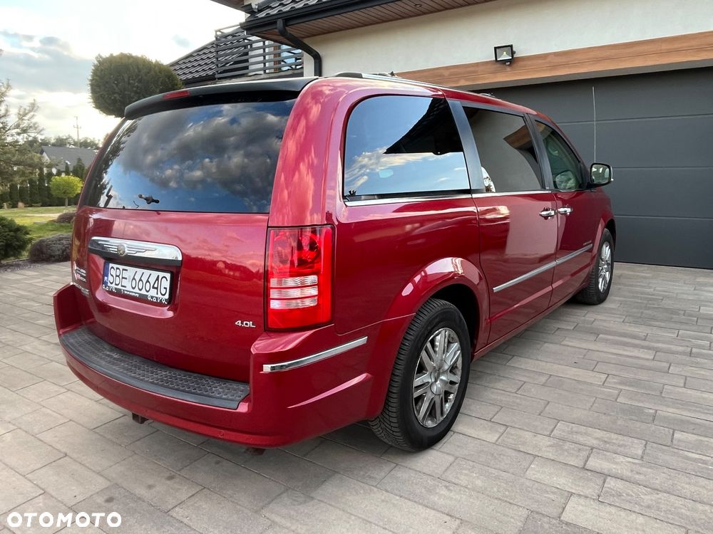 Chrysler Town & Country - 14
