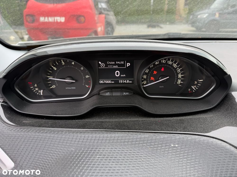 Peugeot 208 1.2 PureTech GPF Signature S&S EAT6 - 11