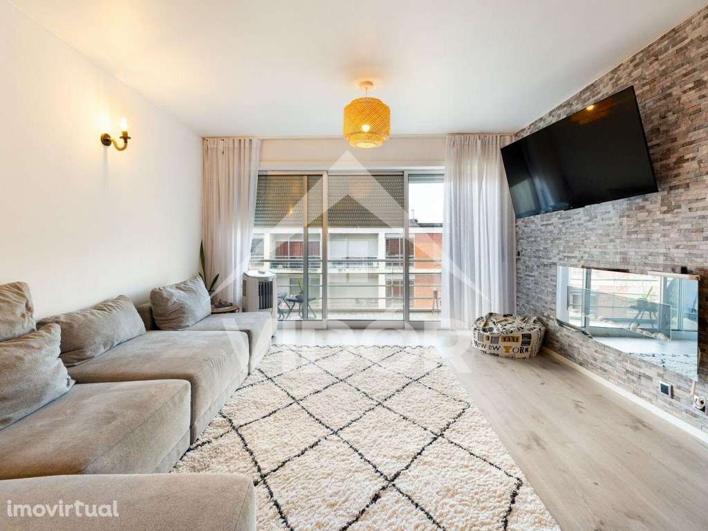 T2 com 130 m² | 105 m² de Área Privativa + Garagem e Arrumos - Grande imagem: 2/19