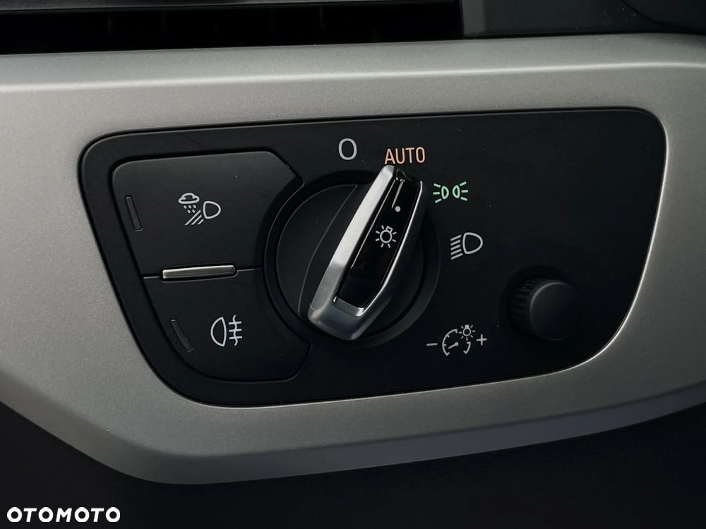 Audi A4 Avant 2.0 TFSI ultra Sport - 32