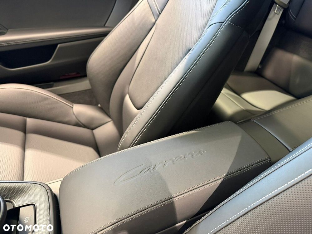 Porsche 911 Carrera - 29