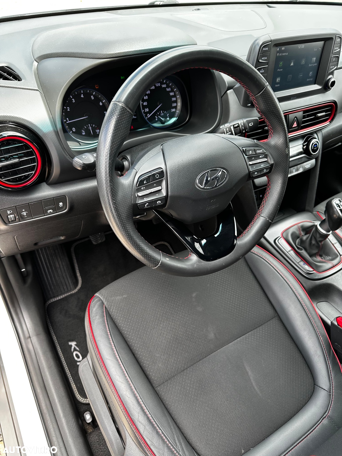 Hyundai KONA 1.0 T-GDI 2WD Premium + - 24