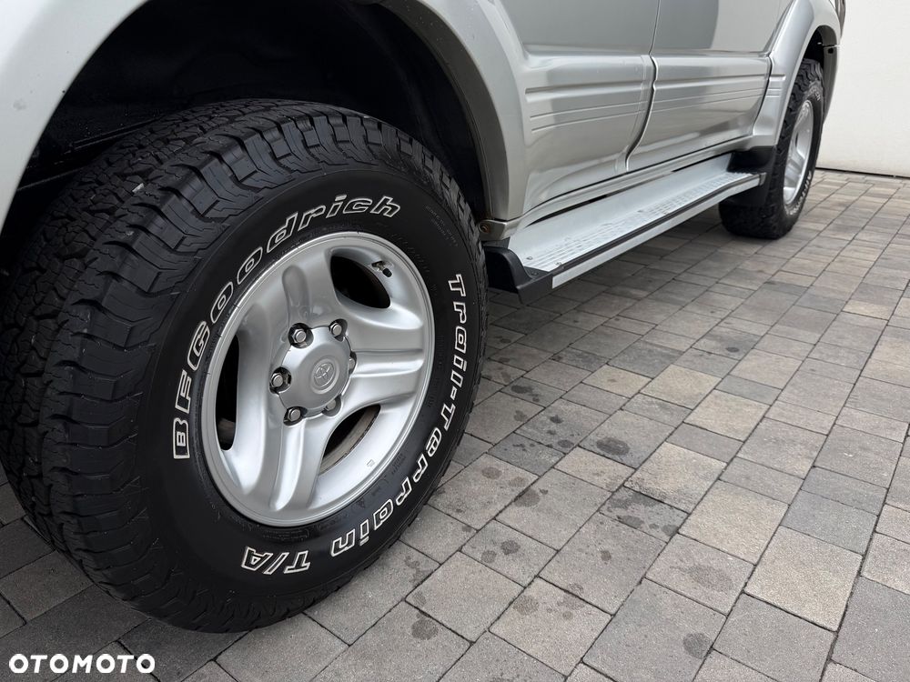Toyota Land Cruiser - 39