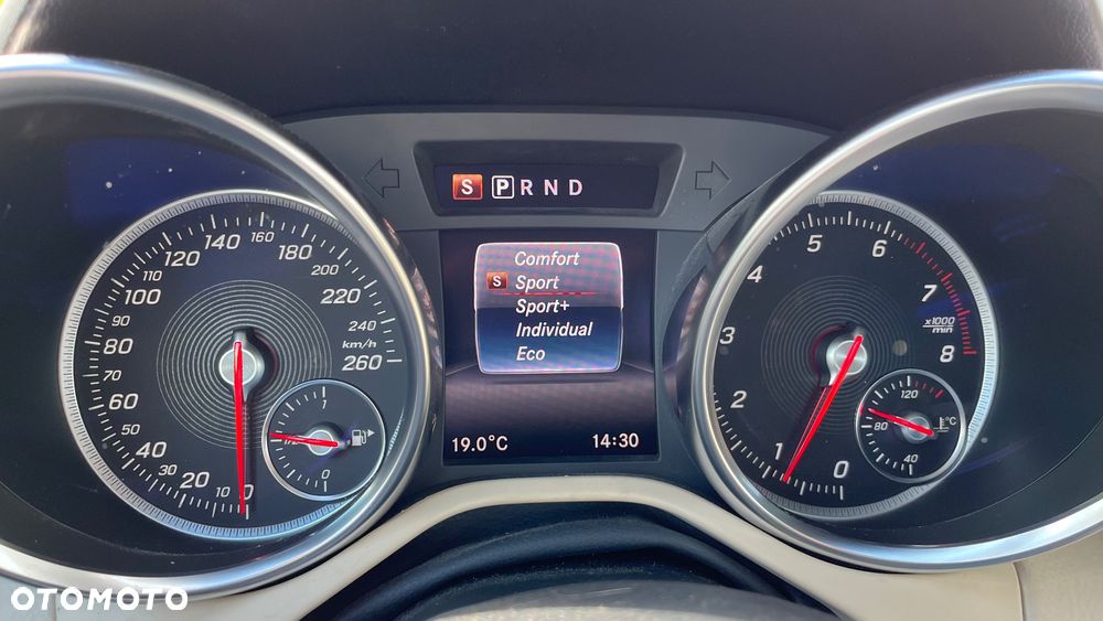 Mercedes-Benz SLC 300 9G-TRONIC RedArt Edition - 28