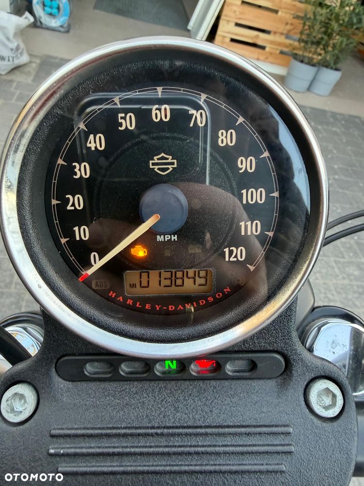 Harley-Davidson Sportster Iron 883 - 8