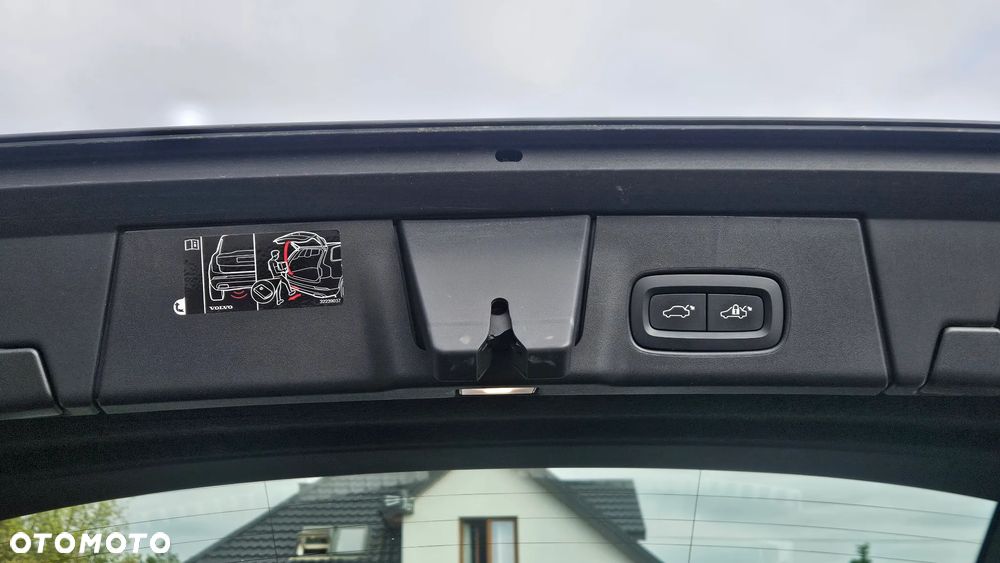 Volvo V90 Cross Country - 12