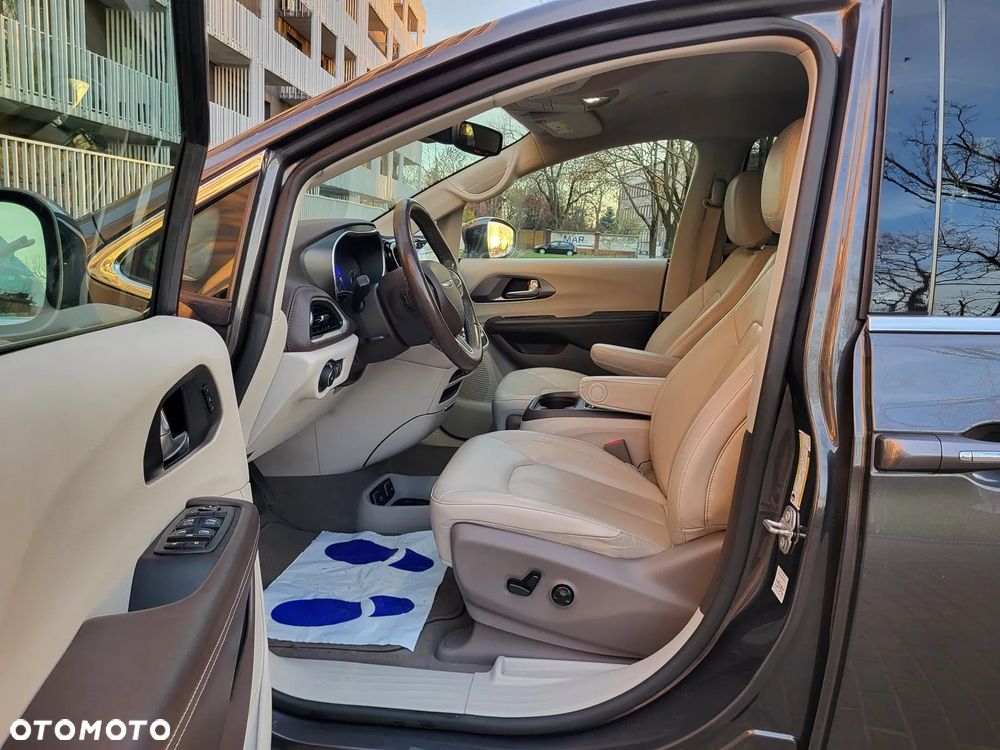 Chrysler Pacifica - 4