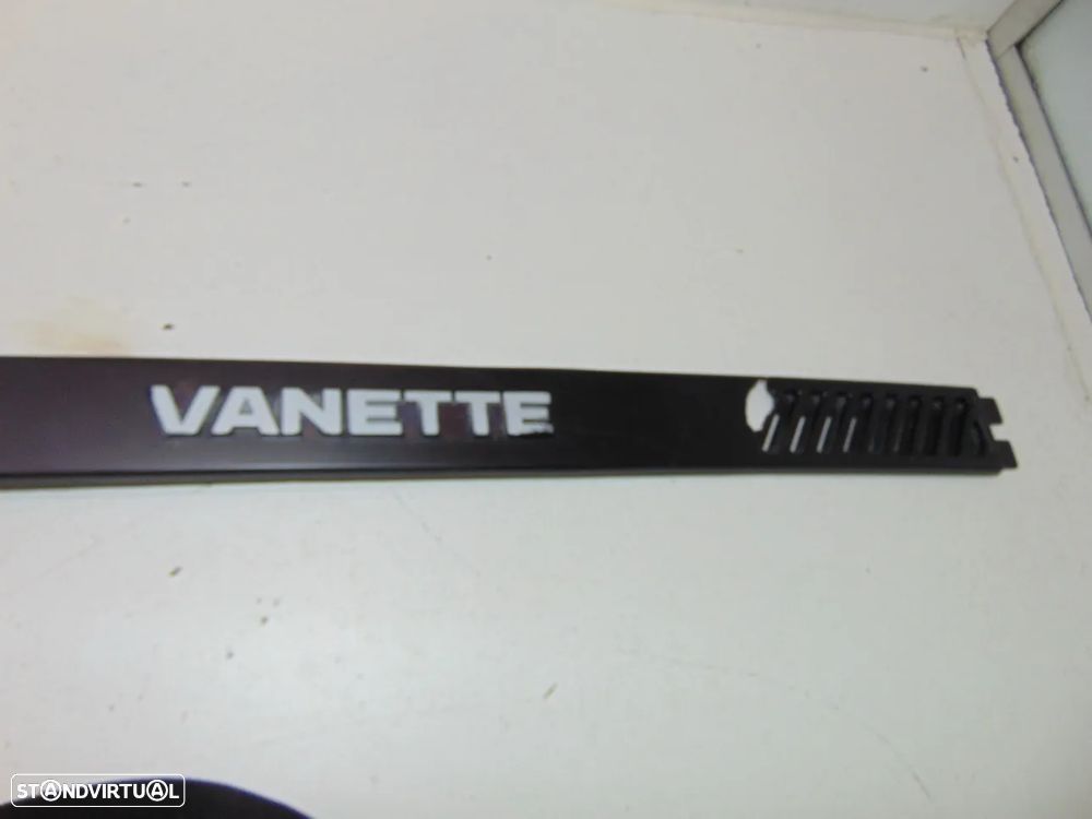 Nissan vanette friso - 2