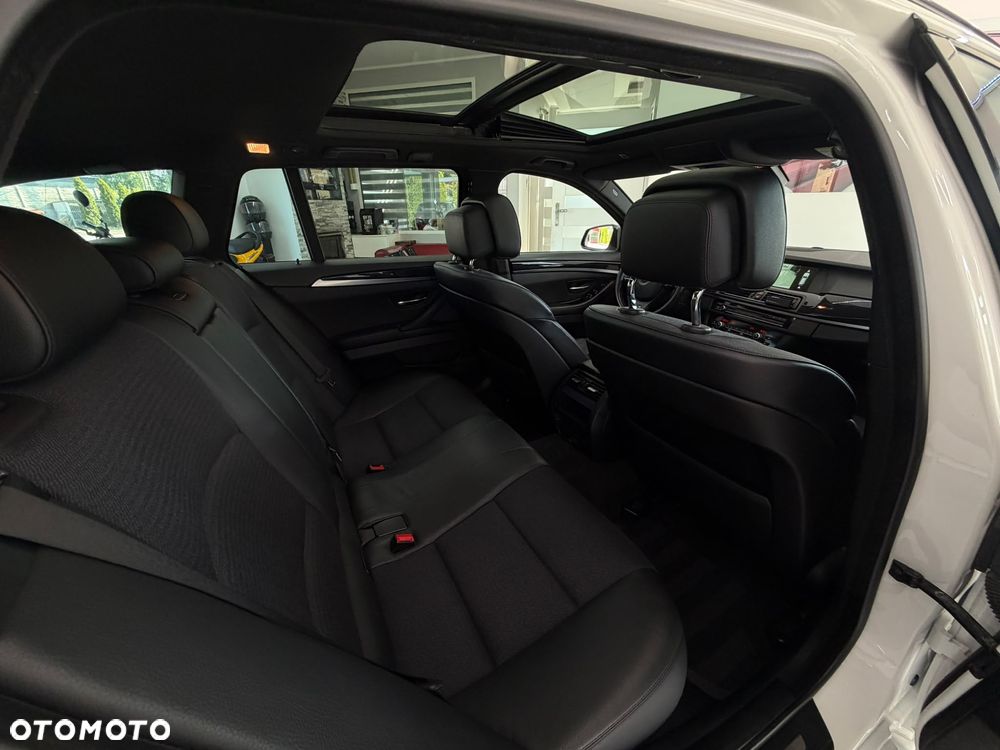 BMW Seria 5 525d xDrive - 17