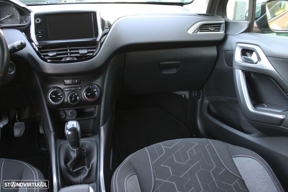 Peugeot 2008 1.6 BlueHDi Style - 34