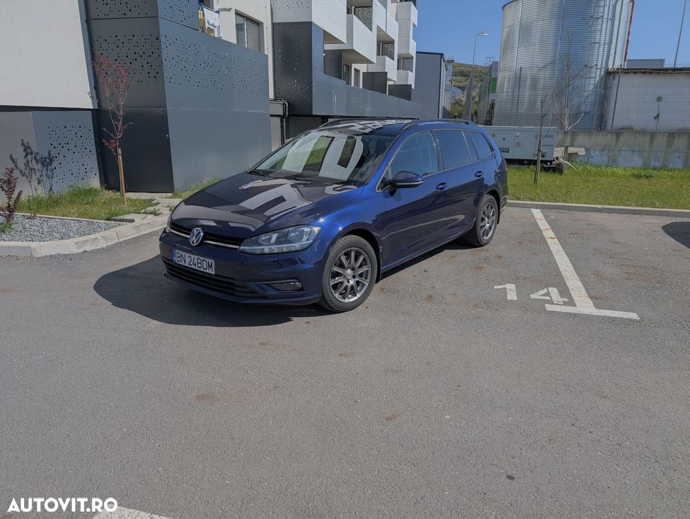 Volkswagen Golf - 1