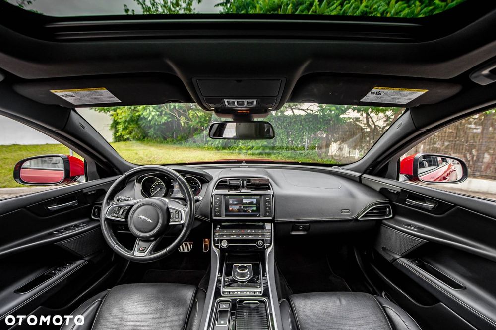 Jaguar XE - 28