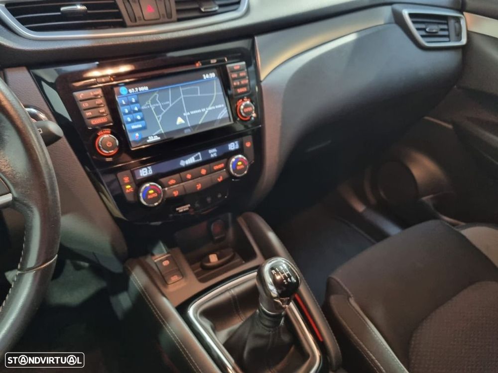 Nissan Qashqai 1.5 dCi N-Connecta J18 - 11