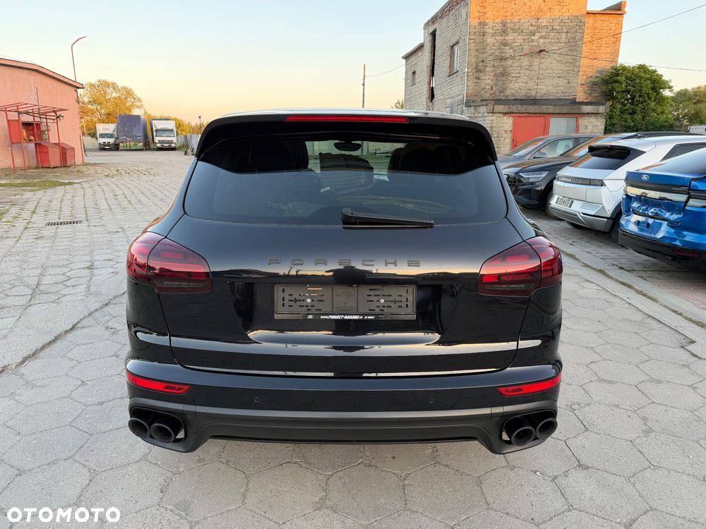 Porsche Cayenne - 4