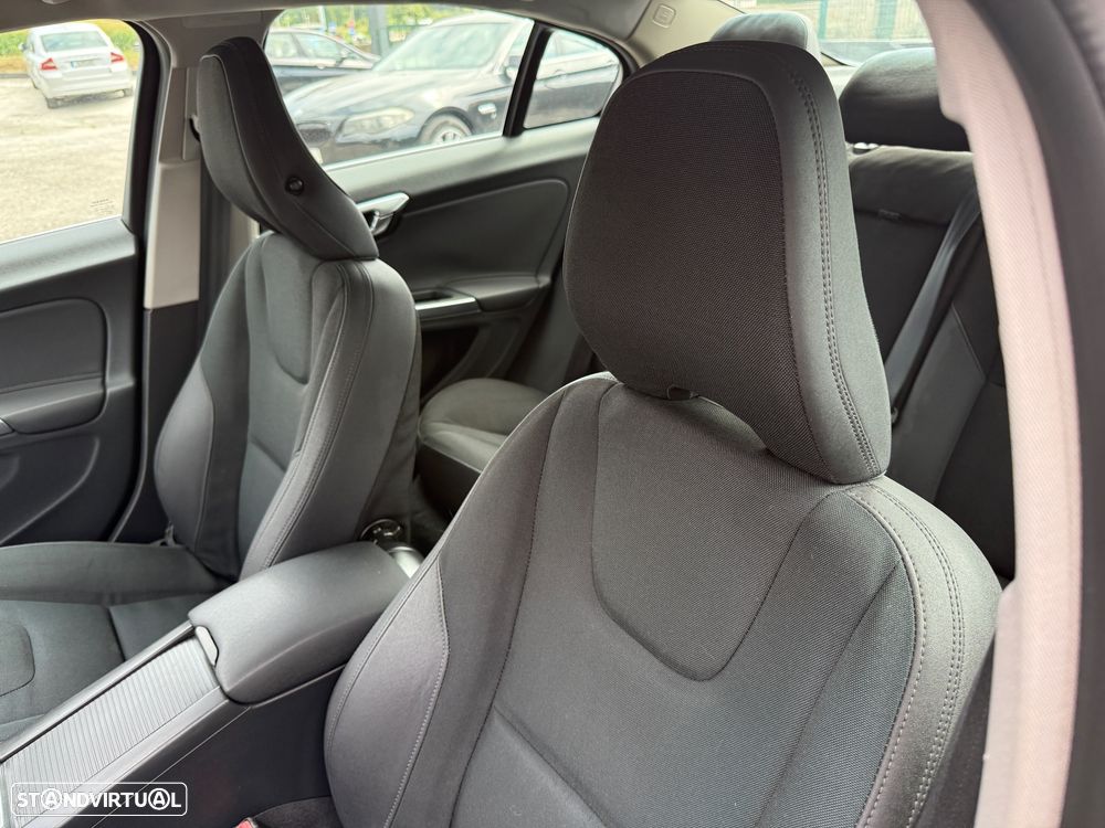 Volvo S60 2.0 D3 Momentum Start/Stop - 9