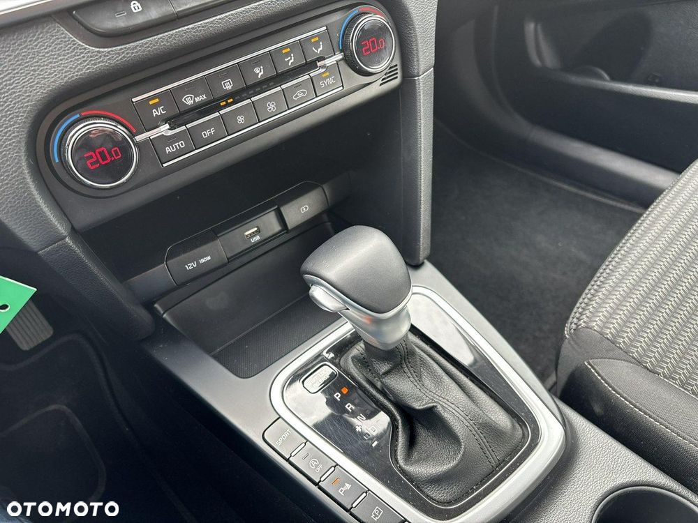 Kia Ceed 1.5 T-GDI Business Line DCT - 19