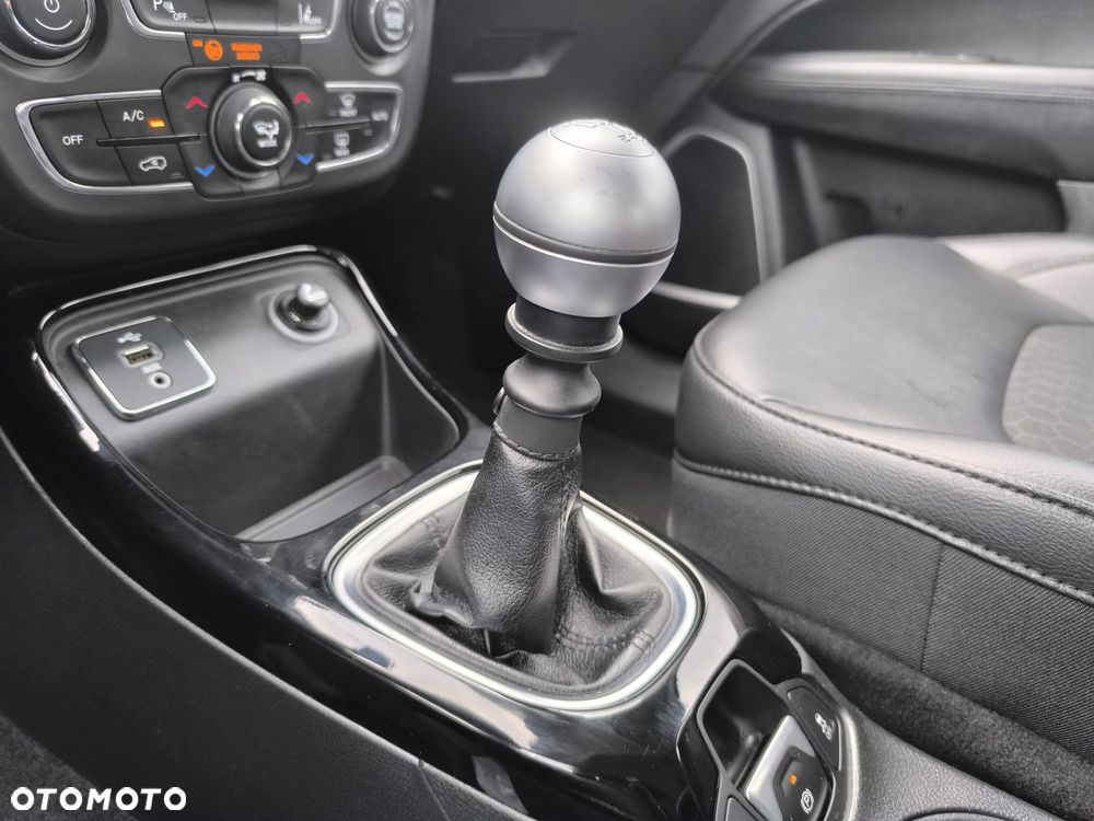 Jeep Compass 1.4 TMair Night Eagle FWD S&S - 26