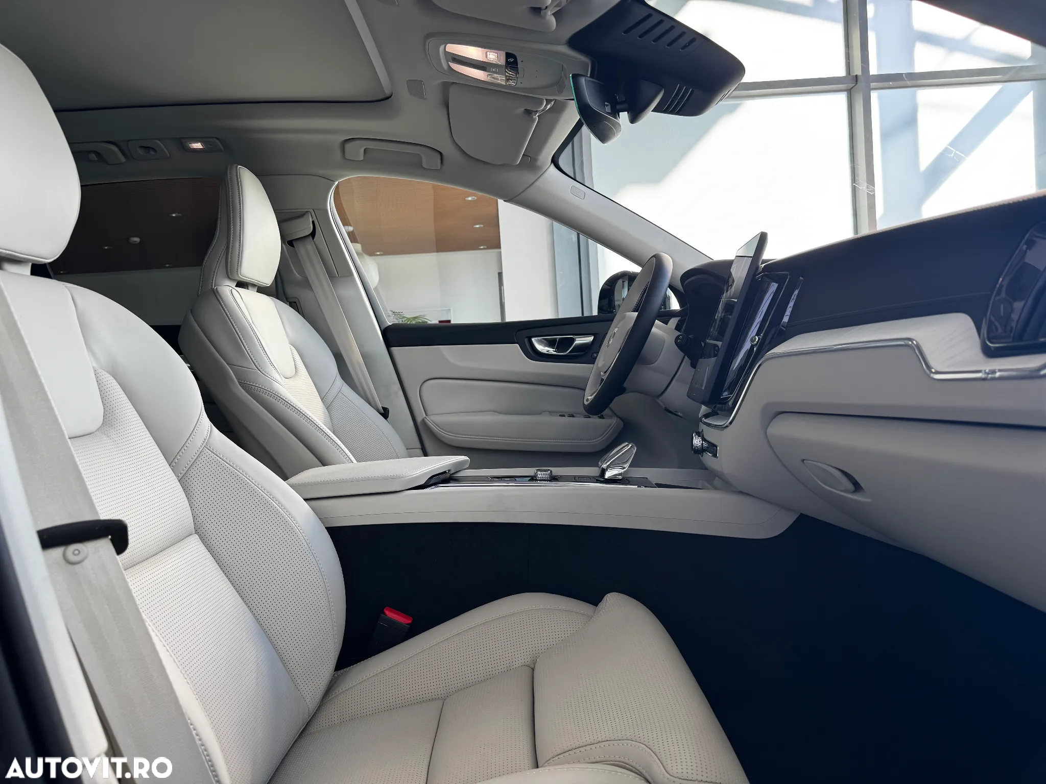 Volvo XC 60 B5 AT AWD MHEV Ultra Dark - 9