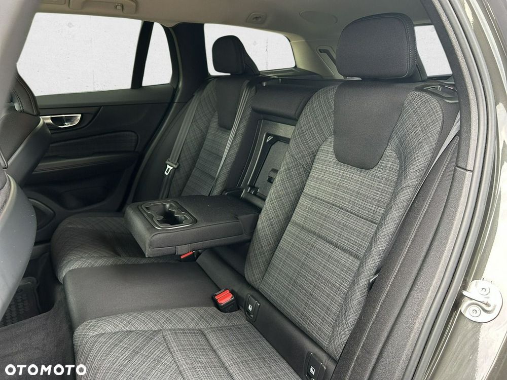 Volvo V90 Cross Country - 23