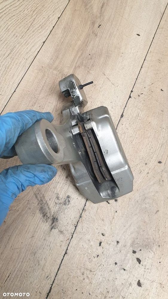 Zacisk hamulcowy tył jarzmo Harley Davidson V-Rod Street Rod - 7