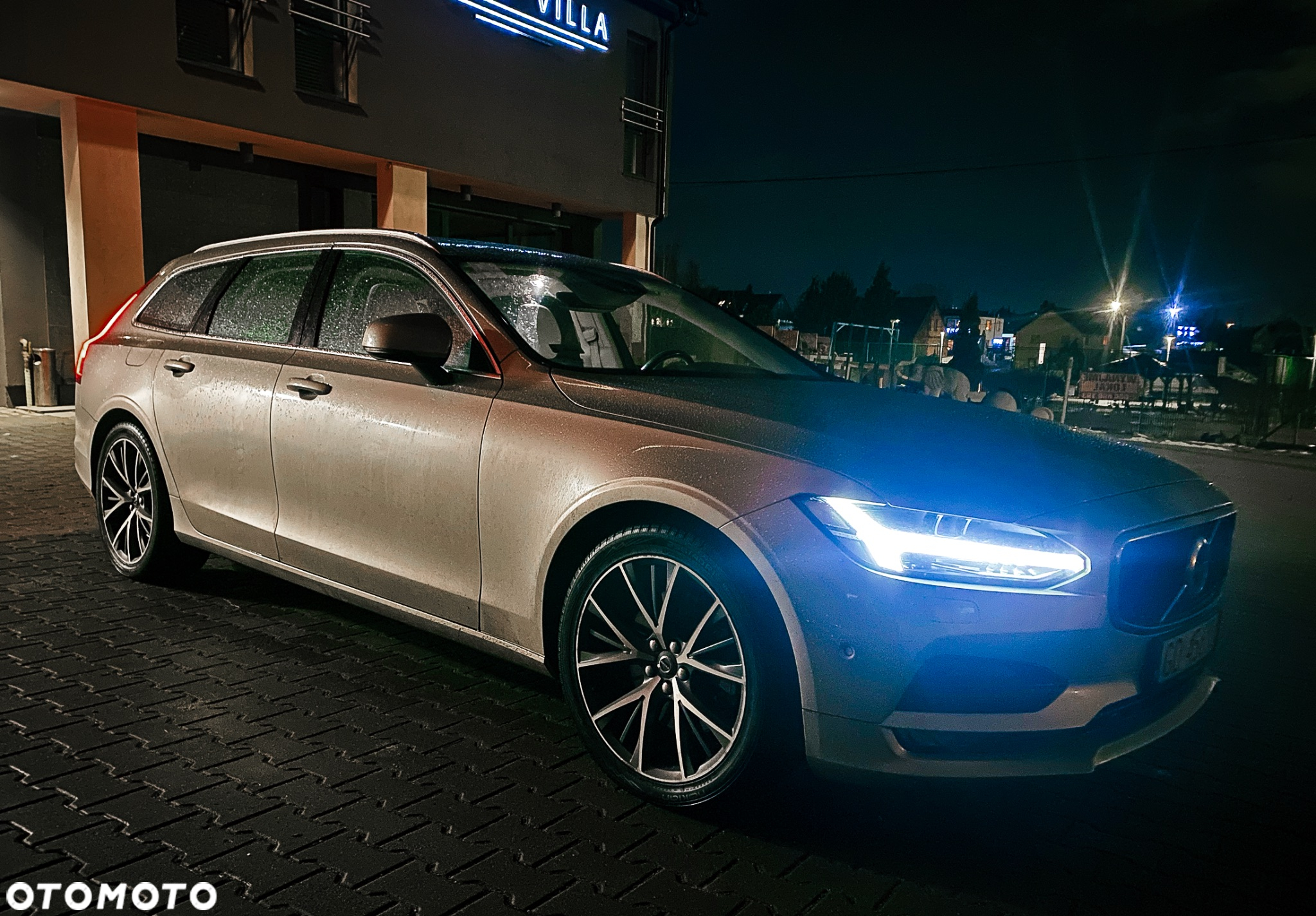 Volvo V90 D5 AWD Momentum - 14