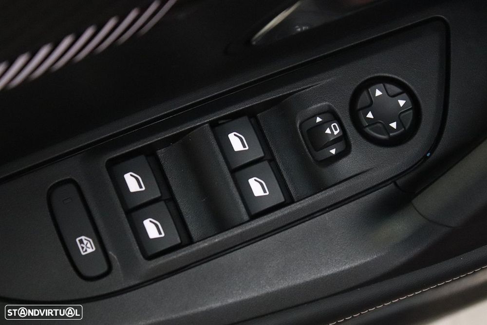 Peugeot 2008 1.2 PureTech Allure - 19