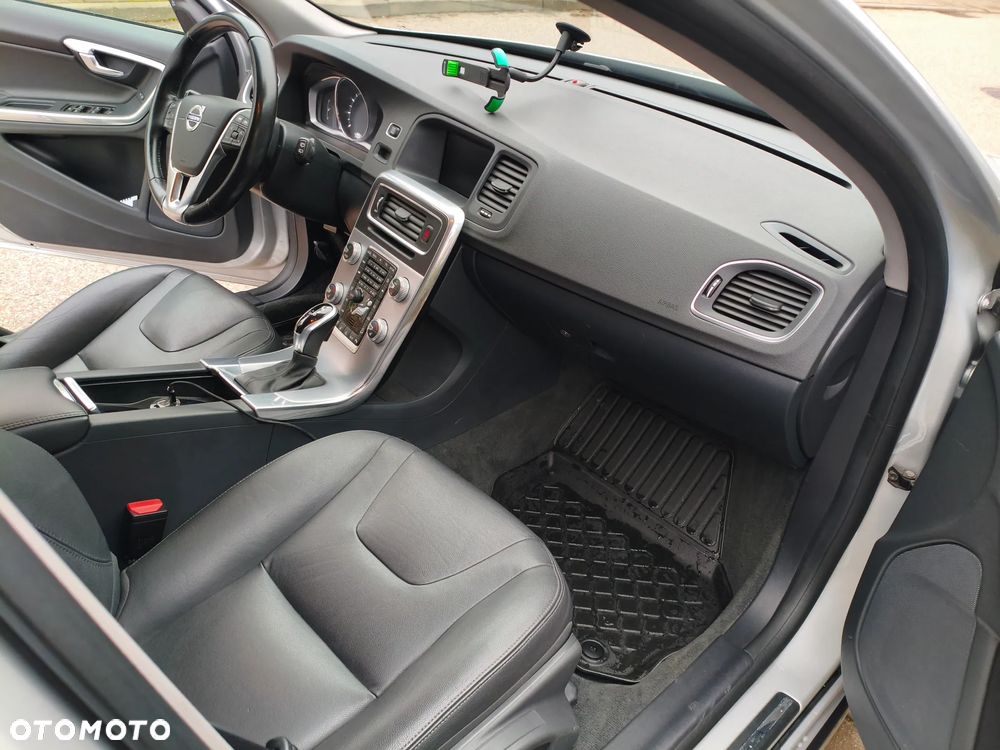 Volvo V60 Cross Country T5 AWD Geartronic Momentum - 9