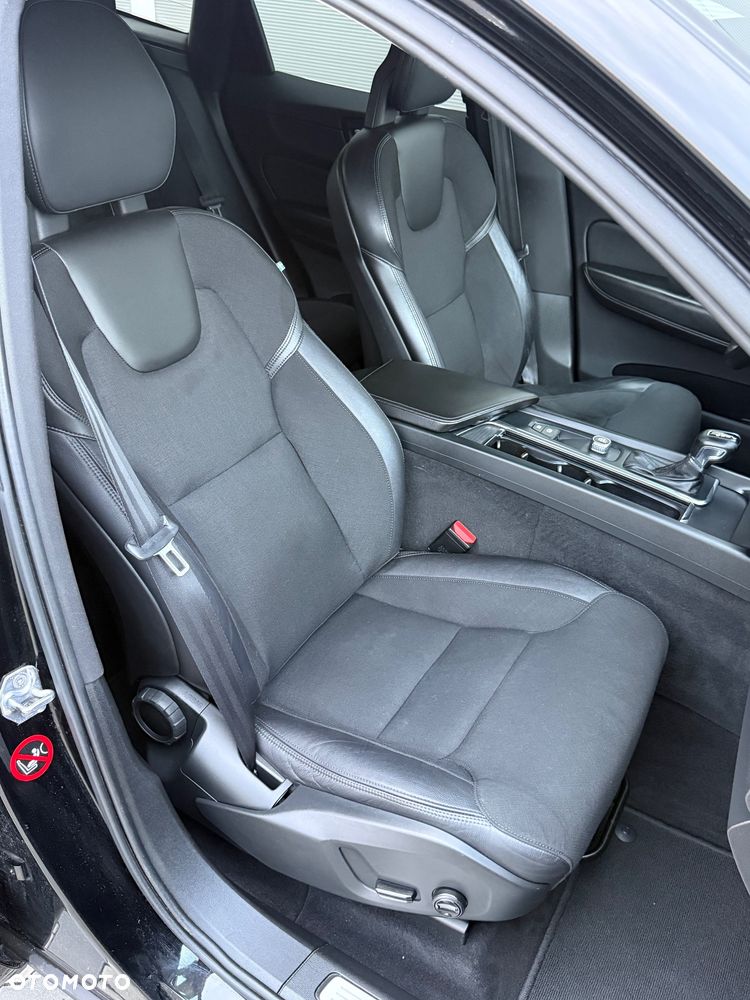 Volvo XC 60 D4 AWD Geartronic Momentum - 25