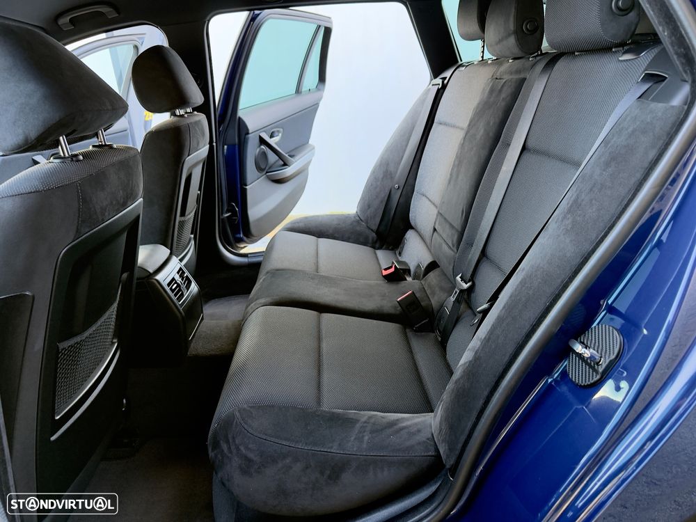 BMW 320 d Navigation Sport - 45