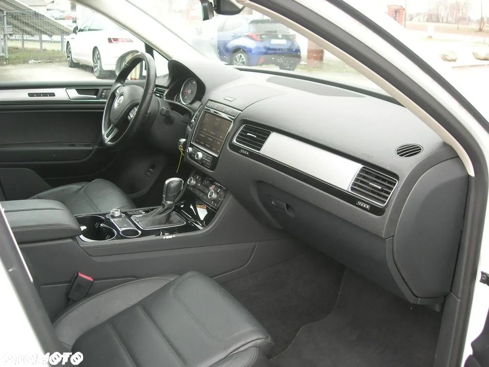 Volkswagen Touareg 3.0 V6 TDI BMT Perfectline R-Style - 22