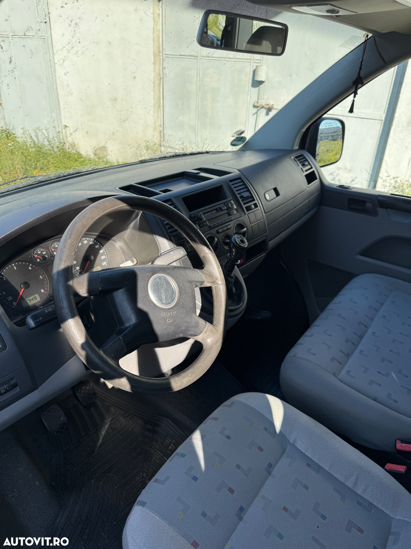 Volkswagen Caravelle - 9