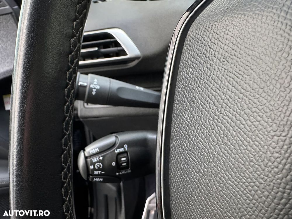 Peugeot 3008 1.2 PureTech Turbo S&S GT-Line - 28