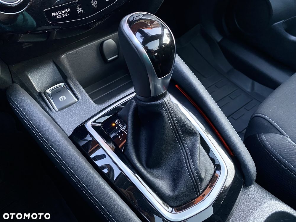 Nissan Qashqai 1.3 DIG-T N-Connecta DCT - 27