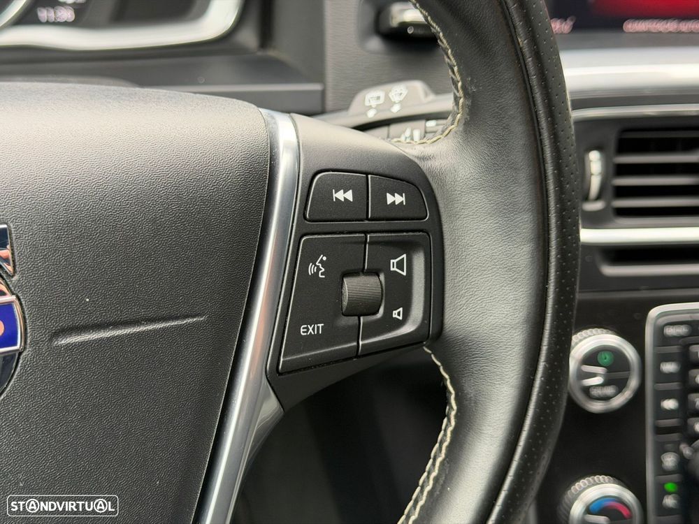 Volvo V60 2.0 D2 R-Design - 36