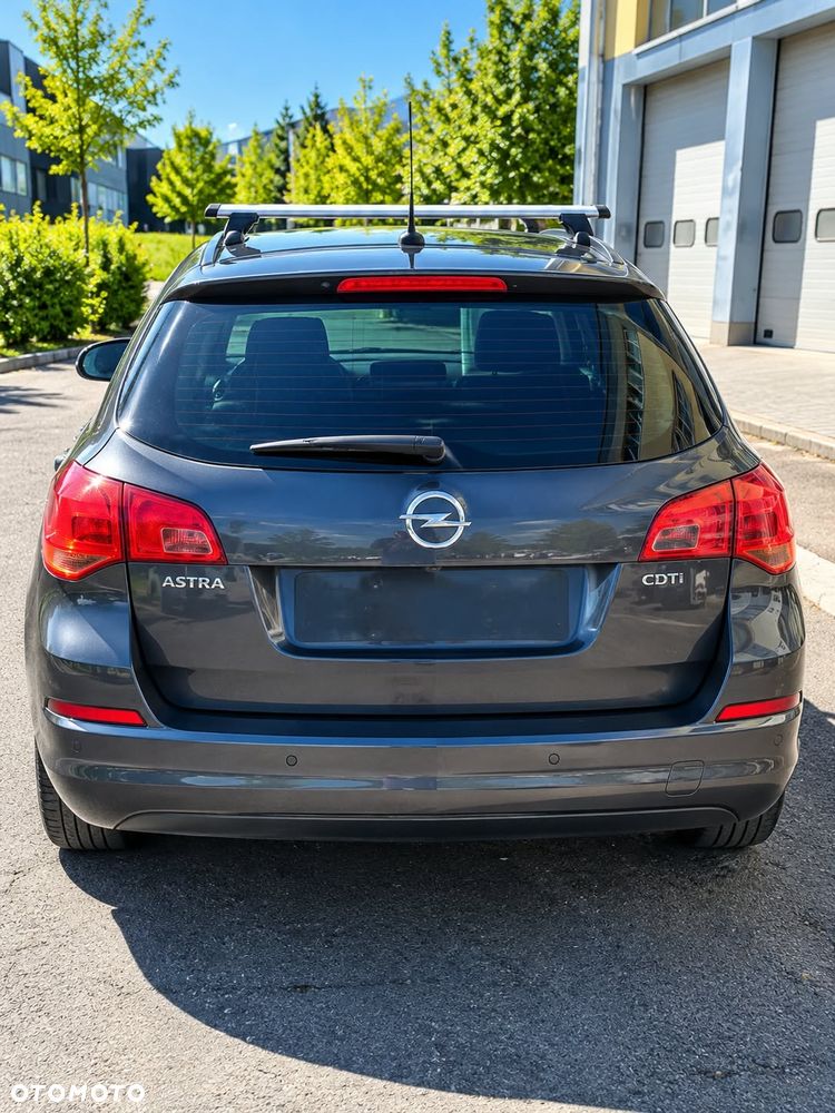 Opel Astra 2011 photo 3