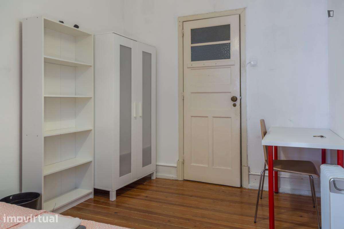 Quarto - localizado em Alameda Lisbon - Grande imagem: 3/14