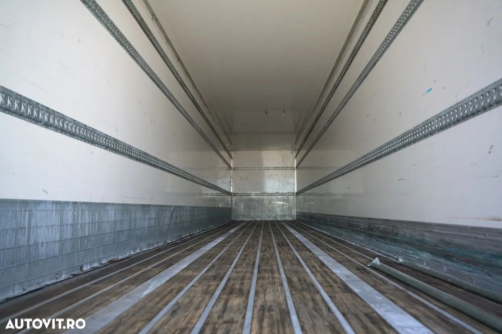 Fruehauf TROUILLET / CONTAINER / COFFER / DOUĂ AXE SAF / PODEA FOARTE REZISTENTĂ: ȘIMBĂTĂ / SAF / 2022 - 15