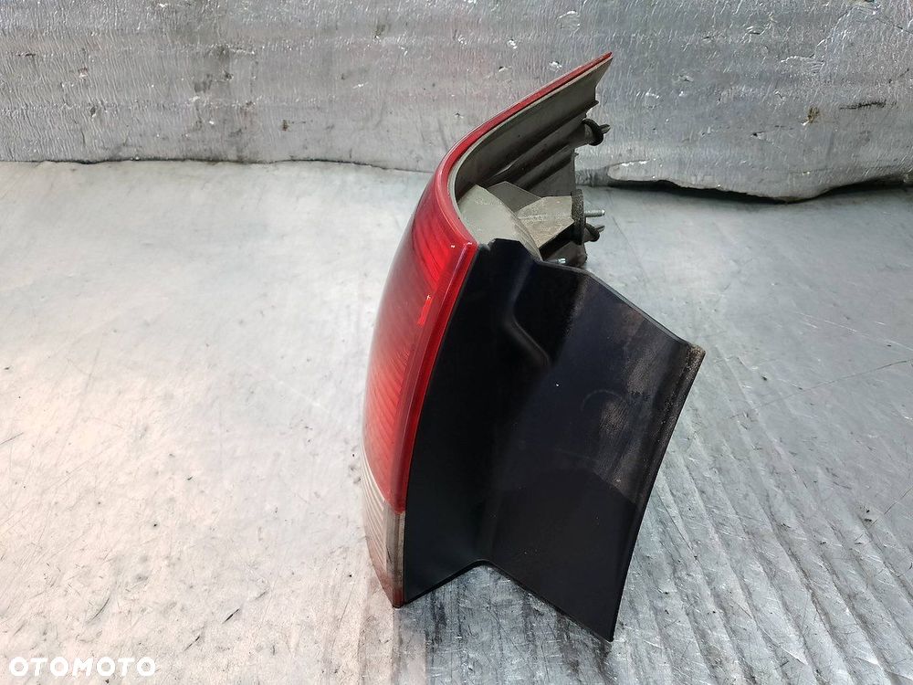 LAMPA TYLNA LEWA OPEL VECTRA C 24469461  24469461  13184022 KOMBI - 4