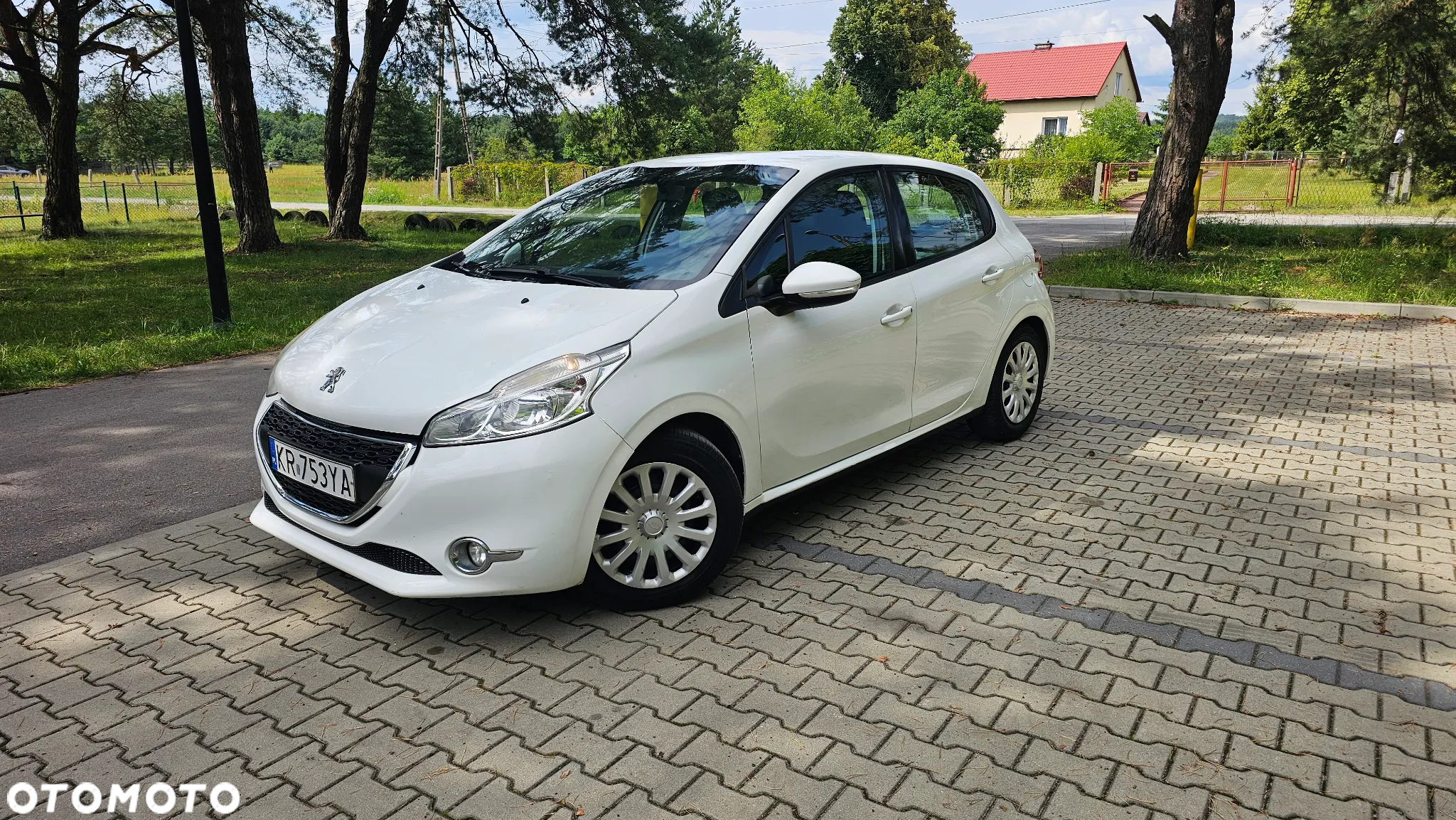 Peugeot 208 - 8