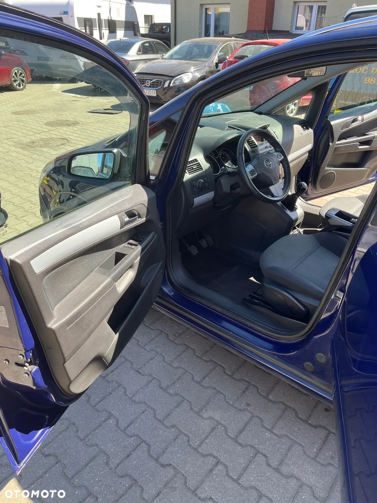 Opel Zafira 1.6 Essentia - 27