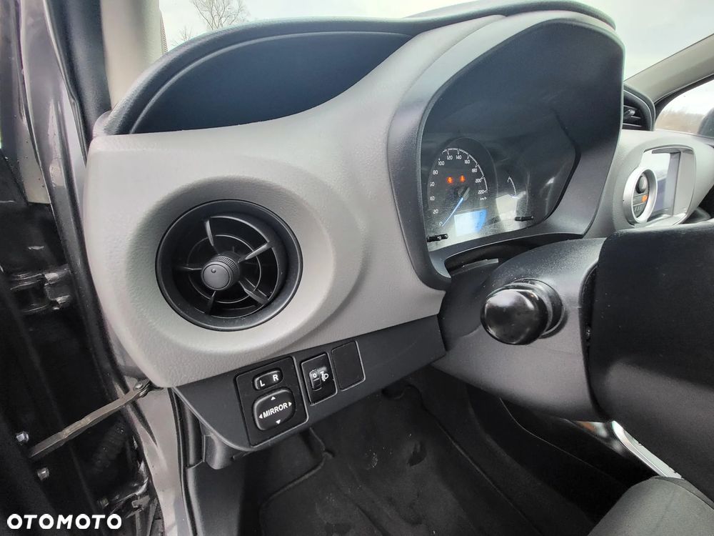 Toyota Yaris - 30