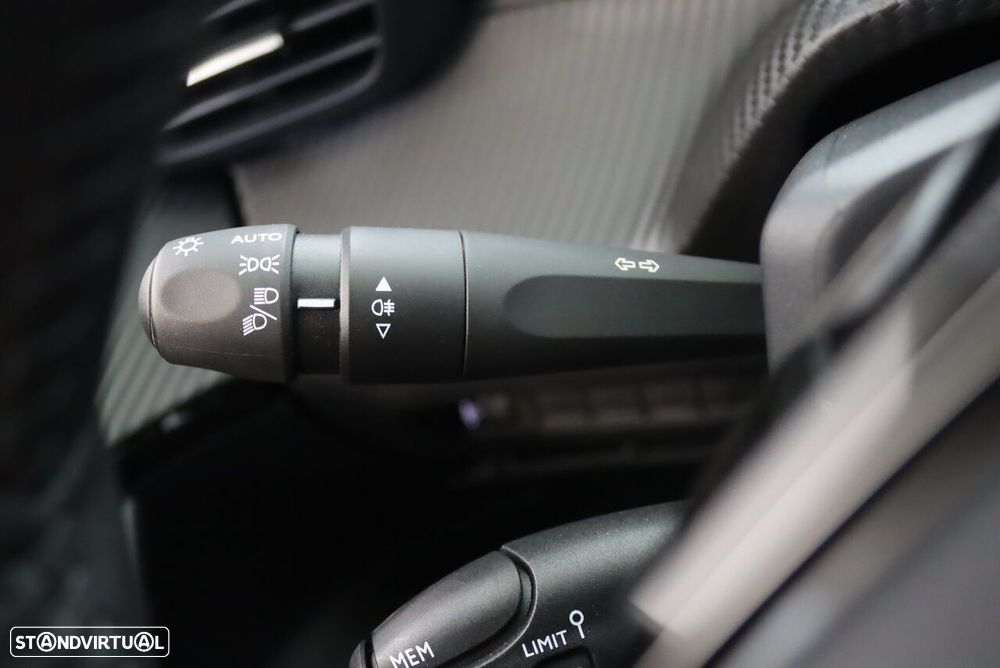 Peugeot e-2008 54 kWh Allure - 14