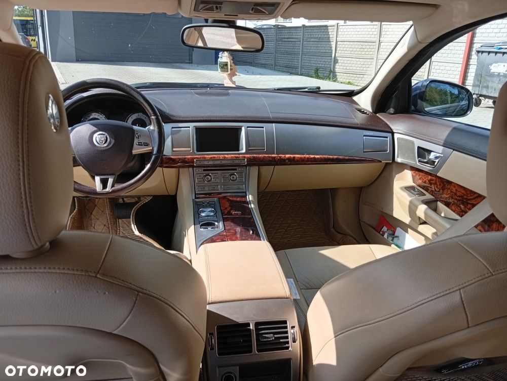 Jaguar XF 3.0 V6 Premium Luxury - 8